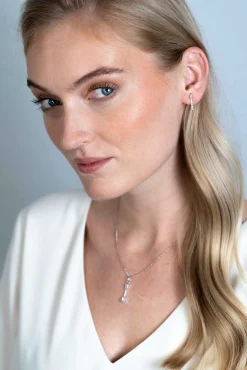 New Zinzi zilveren oorstekers staafje 17mm bezet met witte zirconia's ZIO2077