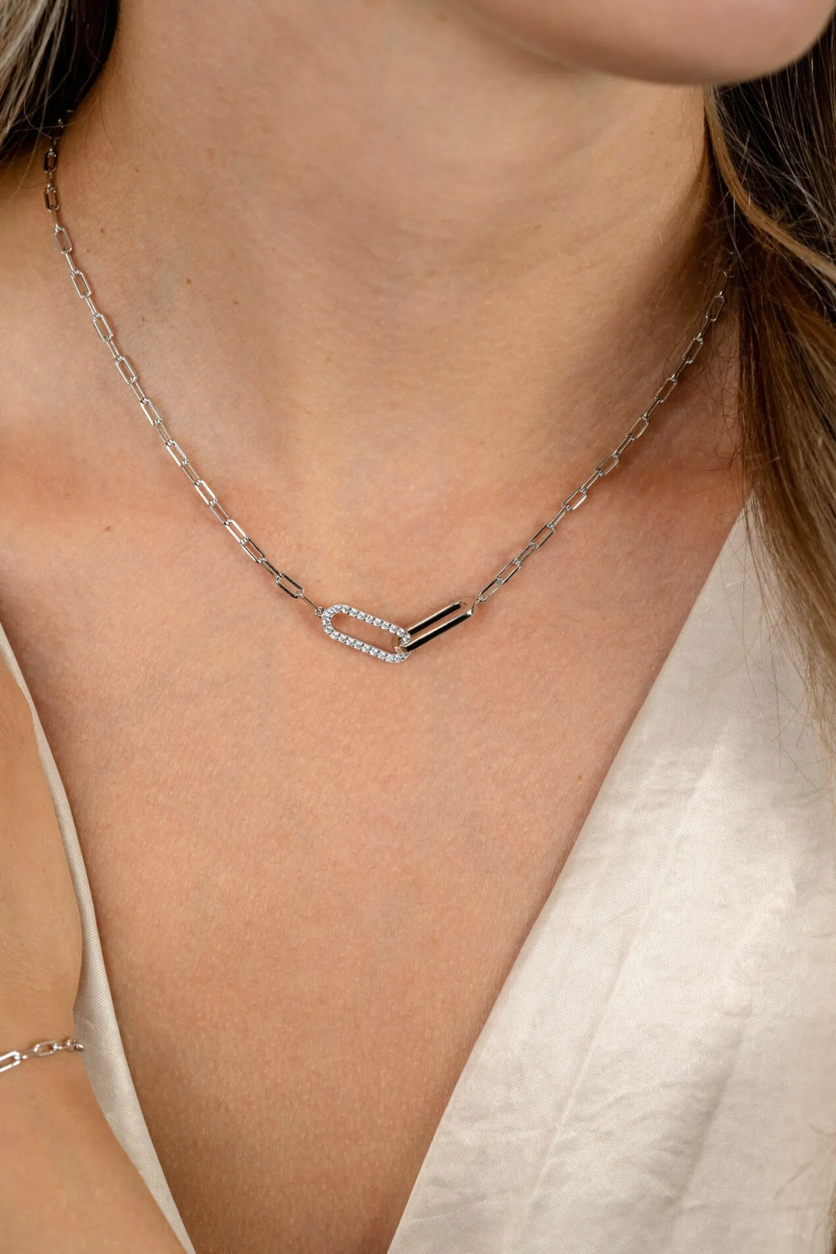 Best Zinzi zilveren paperclip schakelketting met twee verbonden schakels bezet met witte zirkonia's 40-45cm ZIC2690