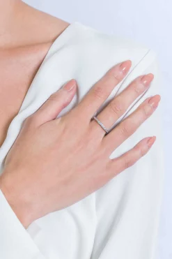 Best Zinzi zilveren ring gedraaid 2mm witte zirconia's ZIR2128
