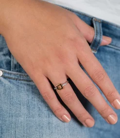 Online Zinzi zilveren ring geel verguld vierkant wit ZIR1862G