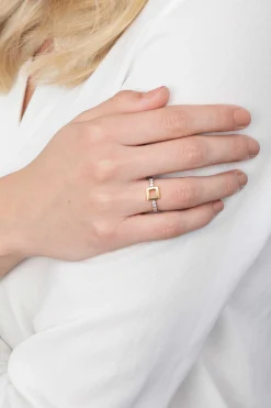 Online Zinzi zilveren ring geel verguld vierkant wit ZIR1862G