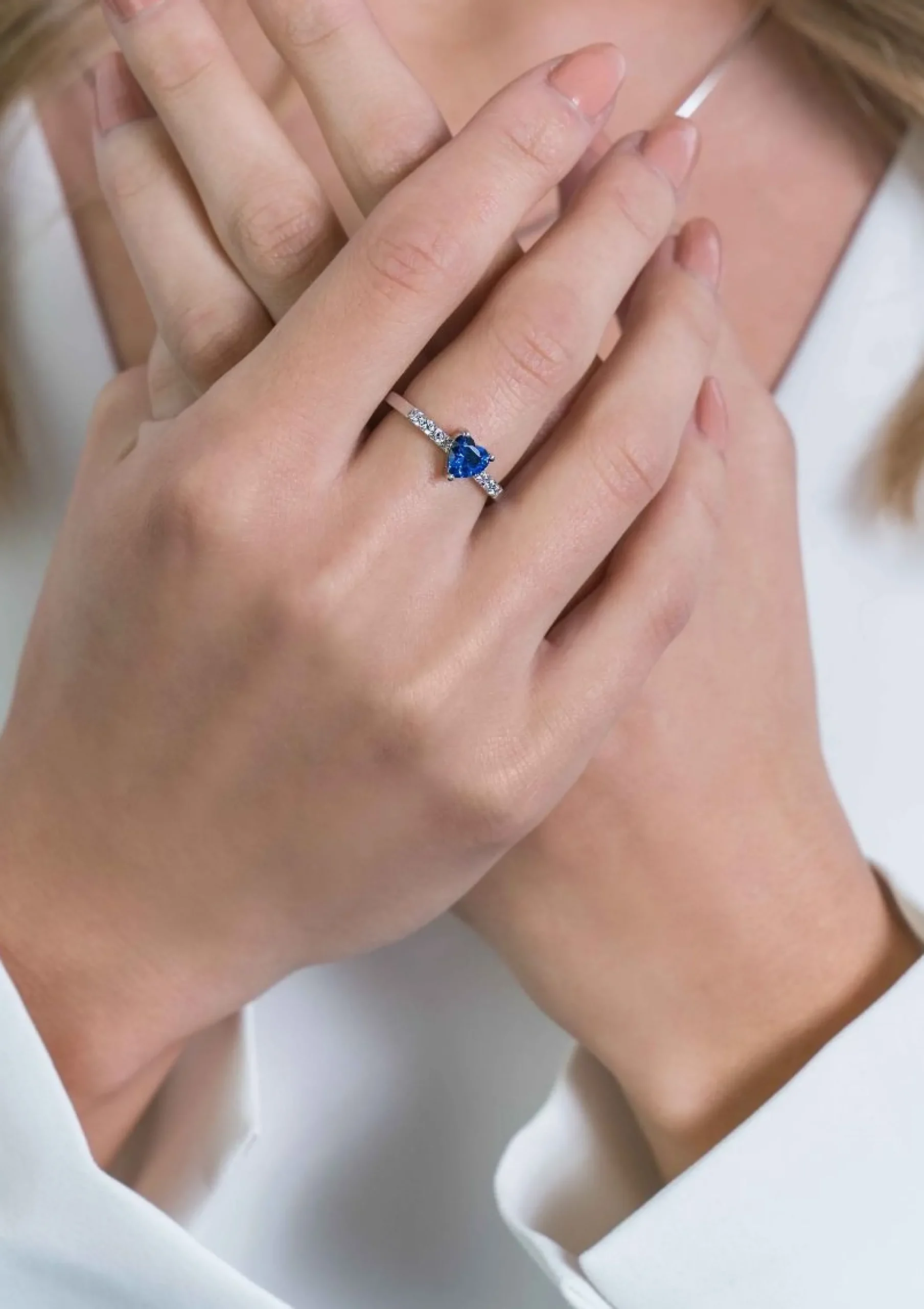 Best Zinzi zilveren ring hart saffierblauw en witte zirconia's ZIR2134B