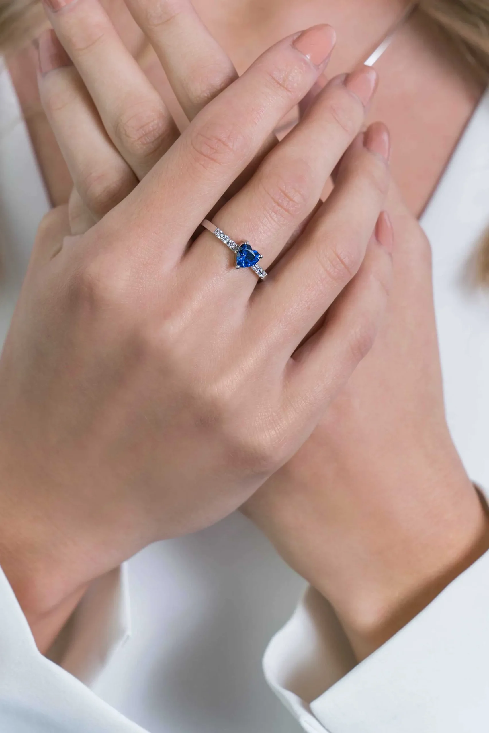 Best Zinzi zilveren ring hart saffierblauw en witte zirconia's ZIR2134B
