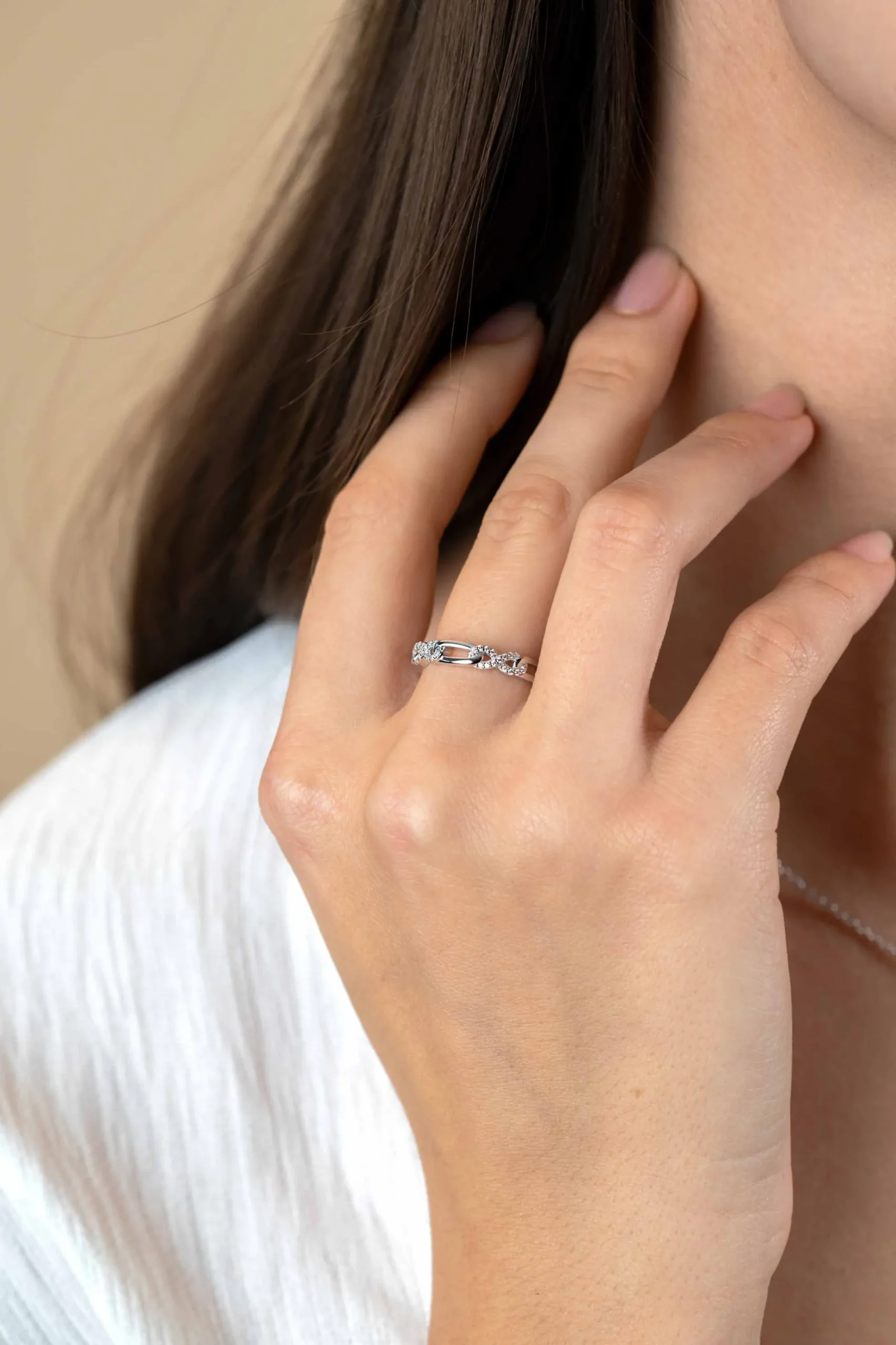 Clearance Zinzi zilveren ring met infinity vormen bezet met witte zirconia's en verbonden met gladde ovale schakels ZIR2570