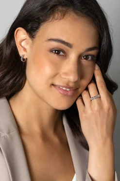 Discount Zinzi zilveren ring met rolex-style schakels en de middenbaan bezet met witte zirconia's 5mm breed ZIR2504