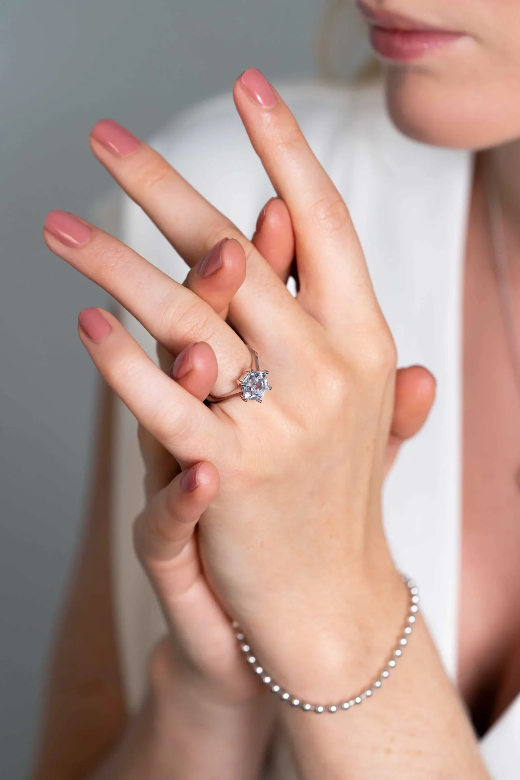 Outlet Zinzi zilveren ring met zeshoekige wittte zirconia 10mm ZIR2259