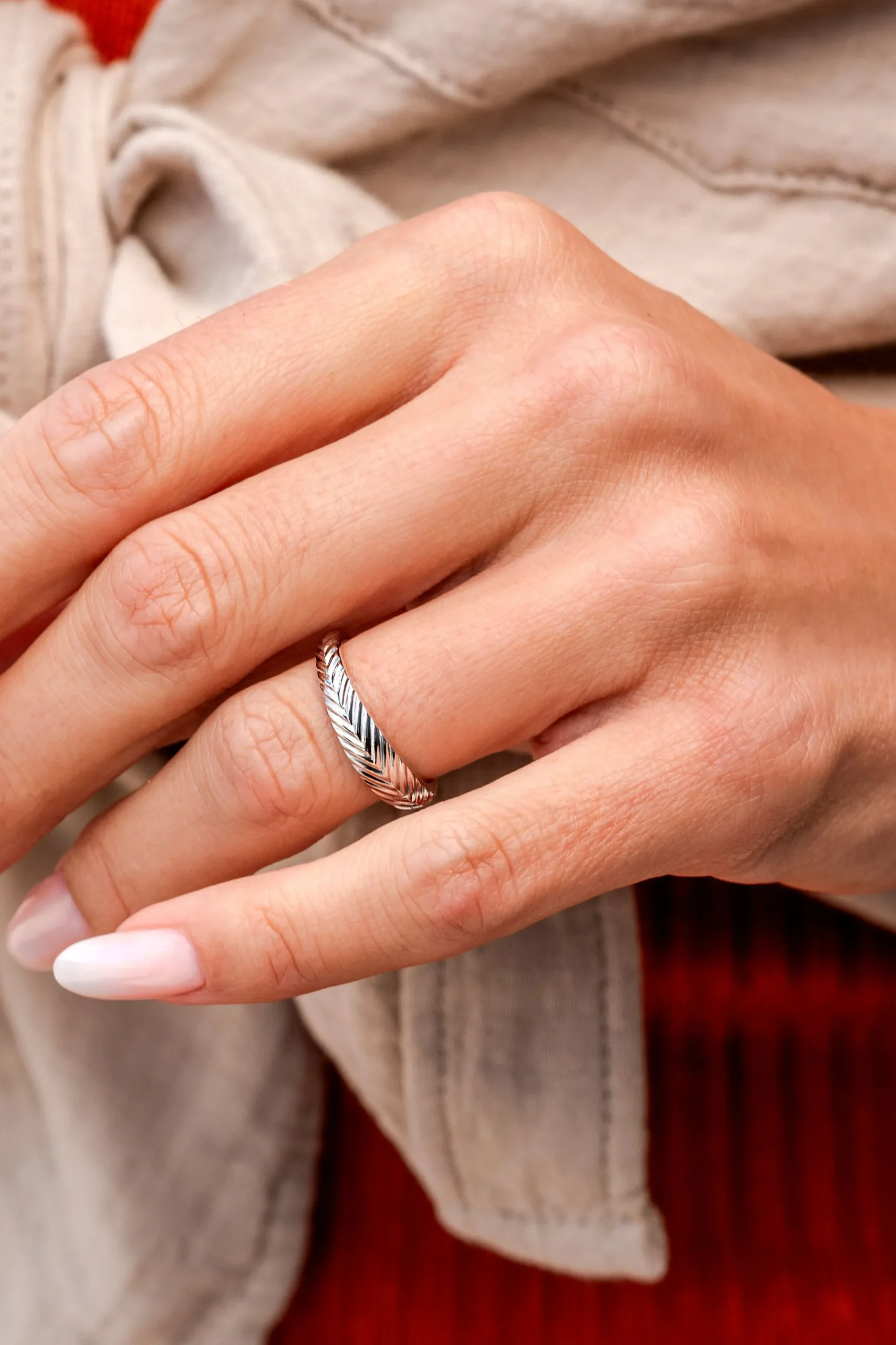 Hot Zinzi zilveren ring (5mm breed) met veertjesmotief ZIR2644