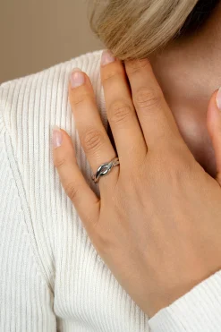 Discount Zinzi zilveren ring (6mm breed) met twee door elkaar gevlochten gladde banen ZIR2683
