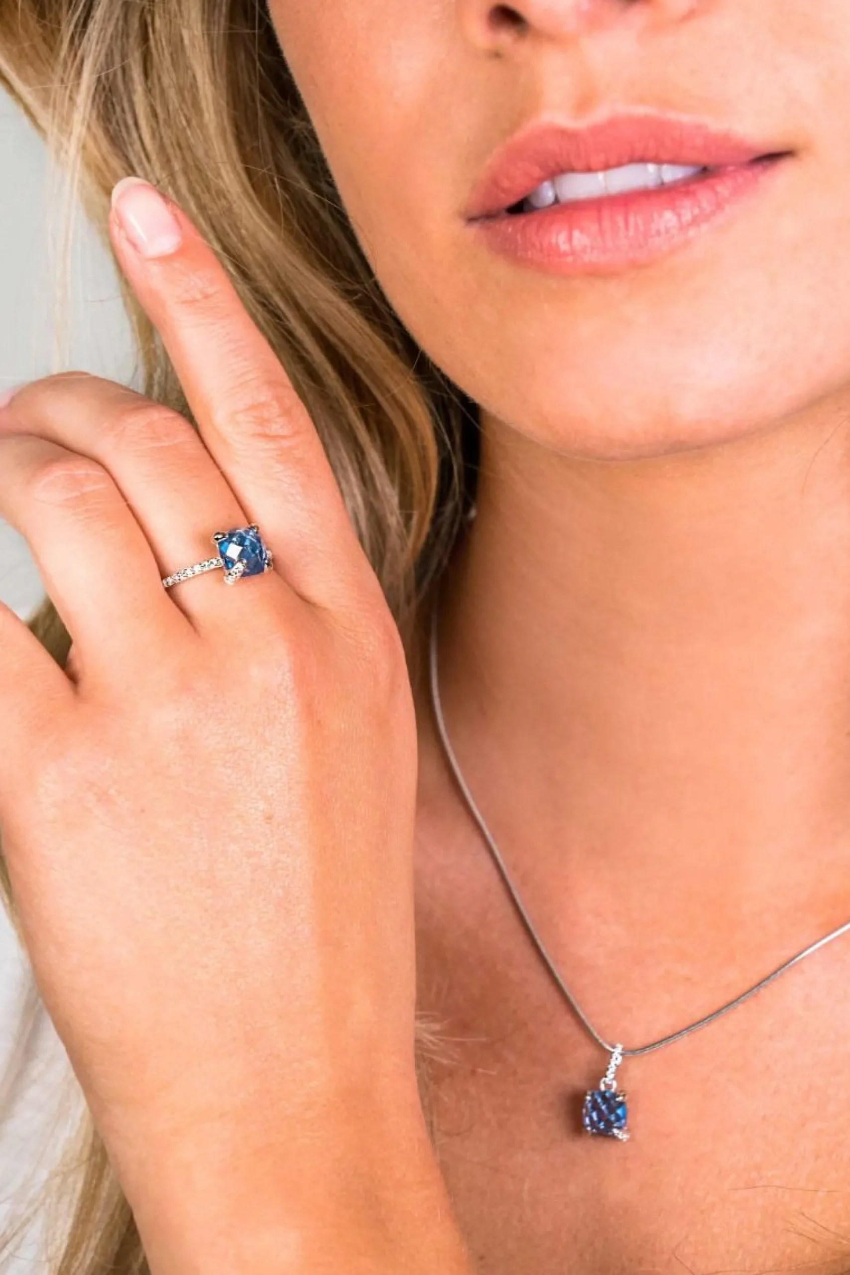 Outlet Zinzi zilveren ring vierkant blauw wit ZIR1470B