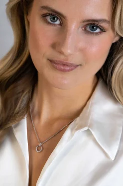 Clearance Zinzi zilveren ronde hanger 15mm gedraaid motief, hangoog bezet met witte zirconia's ZIH2403 (zonder collier)