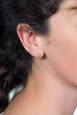 Online Zinzi zilveren ronde oorknoppen geelverguld 6mm bolletjes ZIO1968G