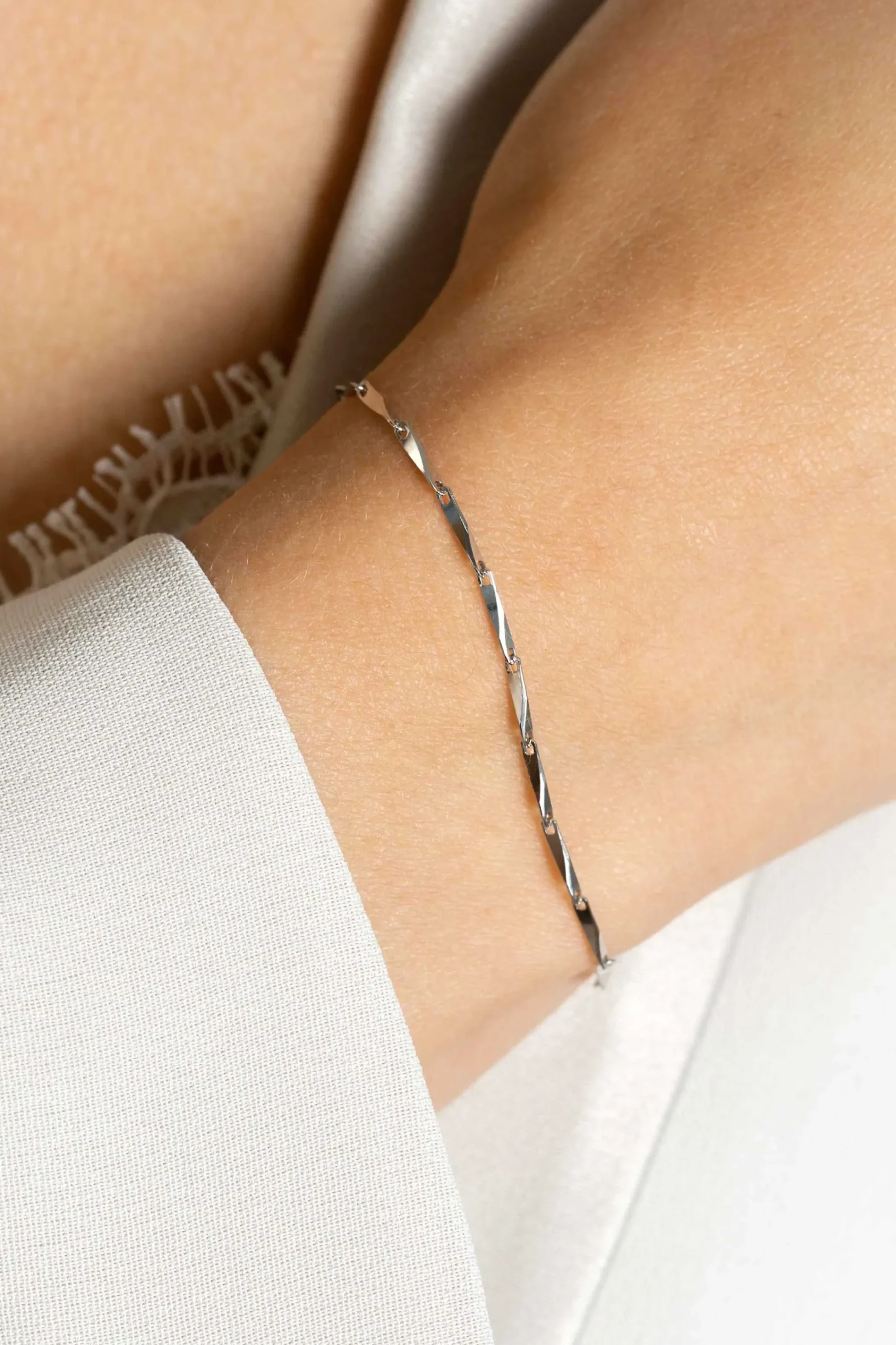 Clearance Zinzi zilveren schakel armband met glinsterende pijlvormige schakels 1,5mm breed 17,5-20cm ZIA2414
