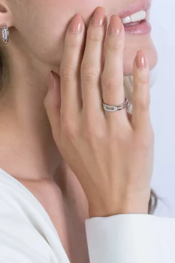 Outlet Zinzi zilveren schakel ring met paperclip schakels witte zirconia's ZIR2116