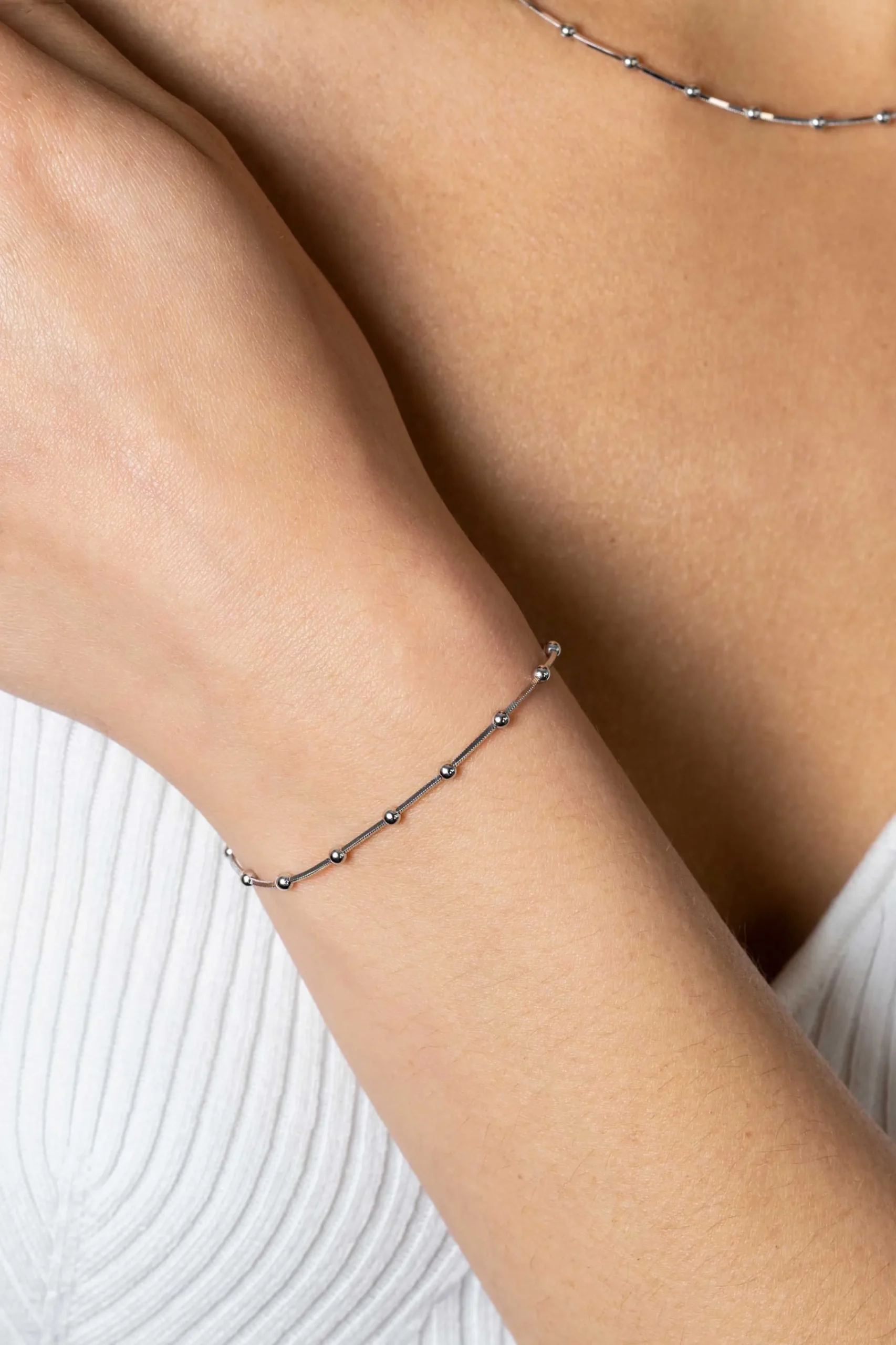 Best Zinzi zilveren slangen-armband met vierkant geslepen schakels en 15 verfijnde glanzende bolletjes 17-20cm ZIA2471