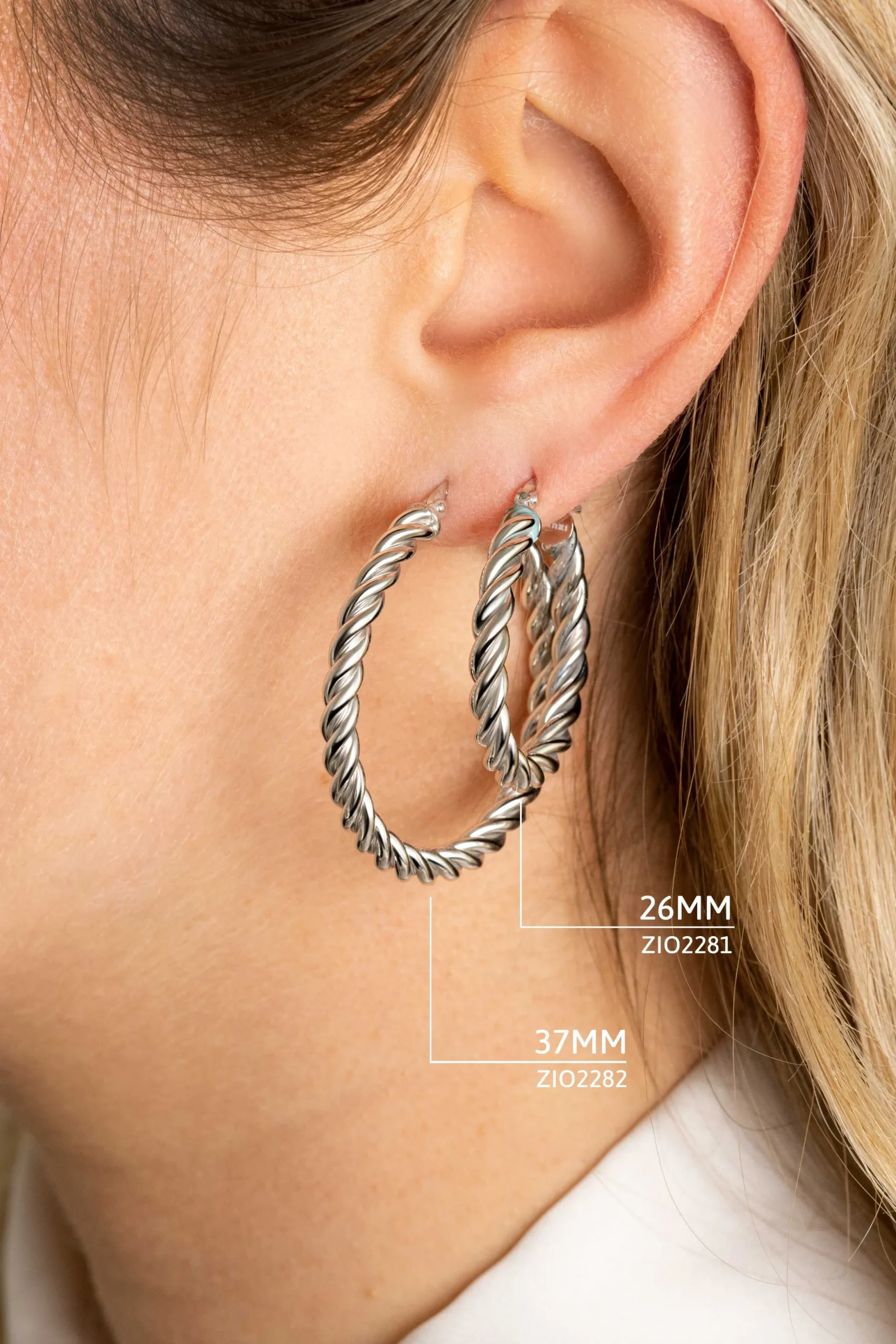Sale Zinzi zilveren wokkel oorringen met gedraaide buis 26x4mm ZIO2281